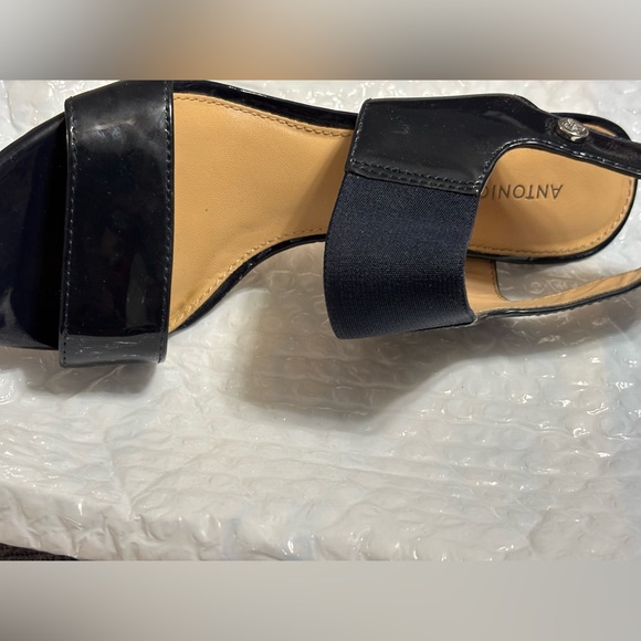 Size 7M Dark Navy Heels - Picture 5 of 5